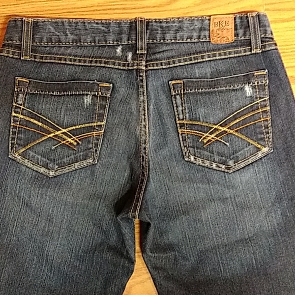 BKE Embellished Sz 29 Capris 31x21 - Picture 4 of 7